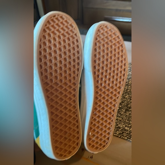 Vans - Picture 3 of 4